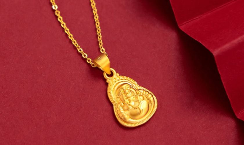 Những điều kiêng kỵ khi đeo mặt Di Lặc bọc vàng