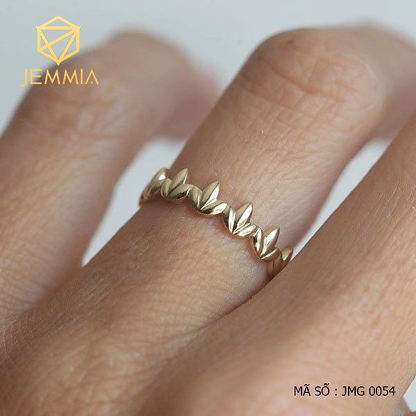 Lựa chọn chất liệu và kiểu dáng nhẫn vương miện vàng