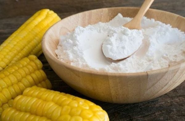 Dùng bột bắp (cornstarch) giúp vàng sáng hiệu quả