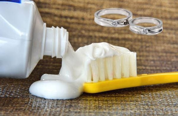 Dùng kem đánh răng không hạt