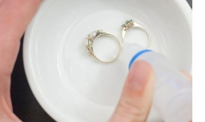 Sử dụng axit để thử vàng trắng