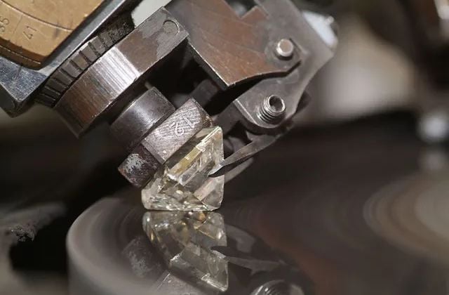 Mài cắt giác kim cương