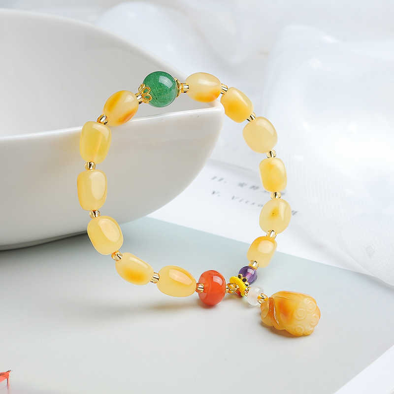 Vòng tay hổ phách đẹp