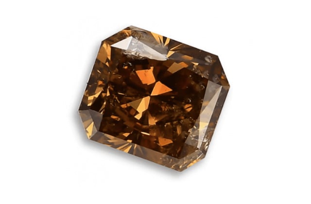 Kim cương nâu là kim cương có màu nâu tự nhiên