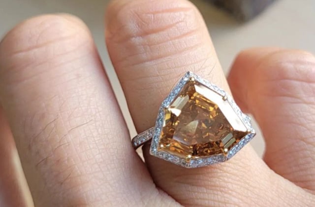 Cách làm sạch kim cương nâu