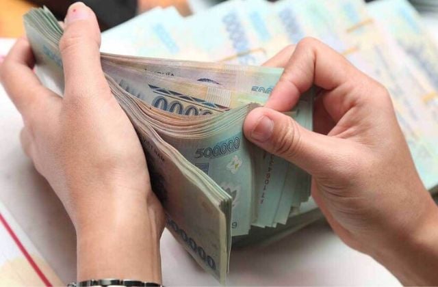 Sau khi ký kết hợp đồng vay cầm cố vàng, cửa hàng sẽ tiến hành giải ngân khoản tiền vay cho khách hàng ngay sau đó