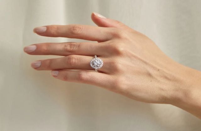 Đeo nhẫn kim cương theo bản mệnh