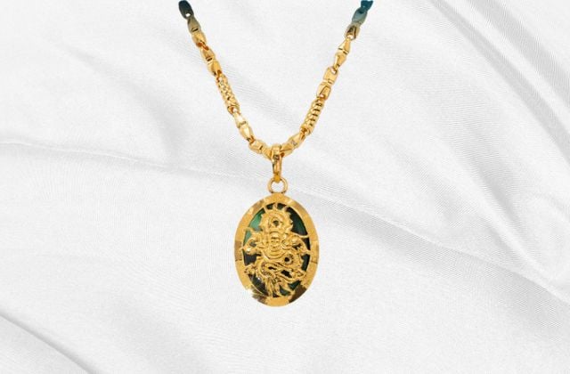 Mặt dây chuyền vàng 24K hình con rồng thể hiện sự thịnh vượng, may mắn