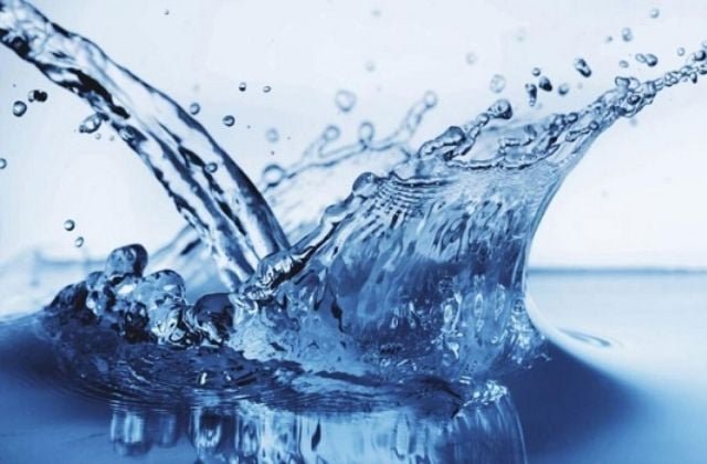 menh thuy nen deo vang hay bac 1 1