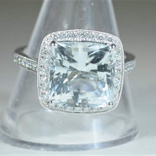 Nhẫn đá thạch anh trắng đính kim cương