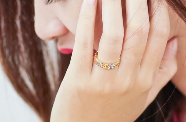 nhẫn thần tài đeo ngón nào