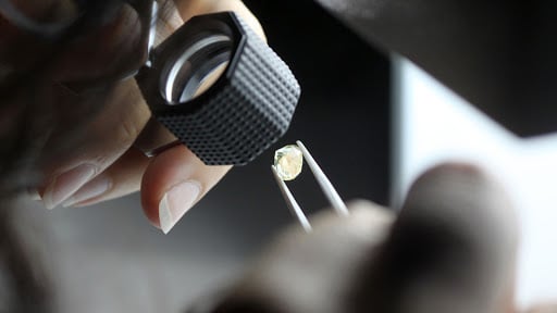 phan biet kim cuong va da quy 4