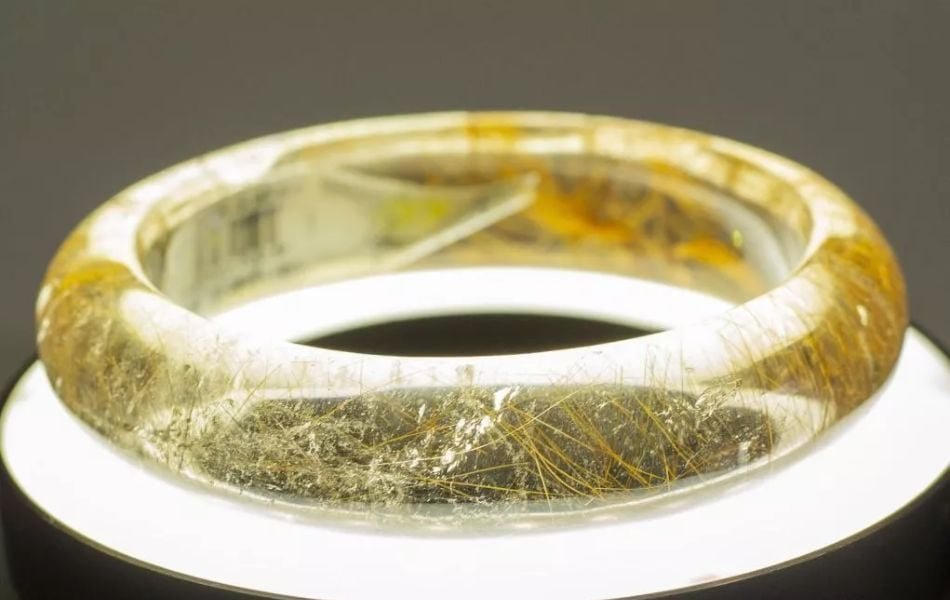 thach anh toc vang 1 72311a0331494813a07f62781358515f 1