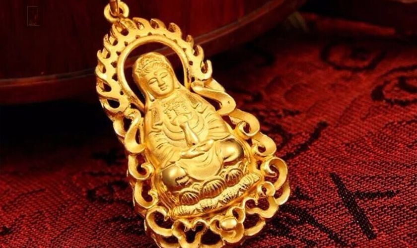 Lợi ích khi đeo mặt dây chuyền Phật A Di Đà bằng vàng 18K