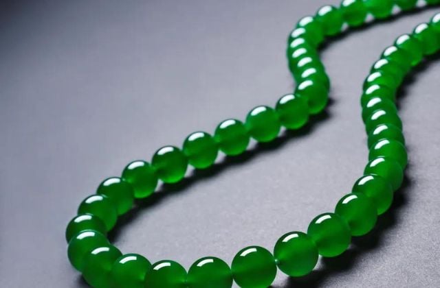 Vòng cẩm thạch đắt nhất