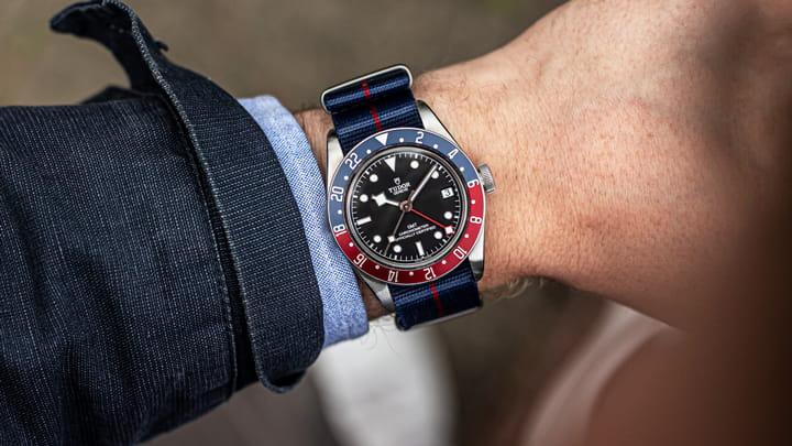 5 cach phoi mau day voi dong ho 22