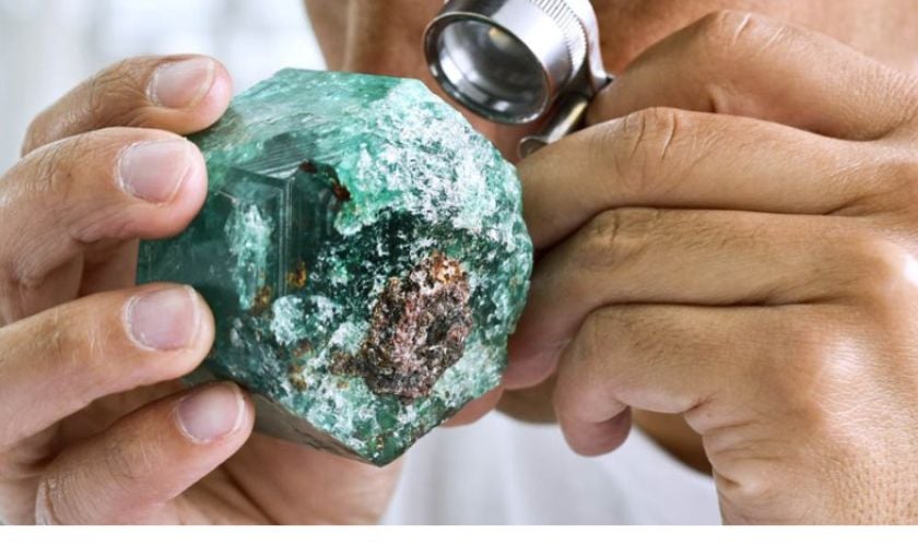 ban-gia-kiem-dinh-da-quy-7_6cd8a10da7de488f81a2b9bf85576da0 Những điều cần lưu ý khi kiểm định đá quý