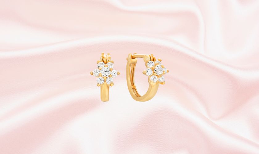 Bông tai vàng 18K cho bé gái hình bông hoa đính đá sang trọng