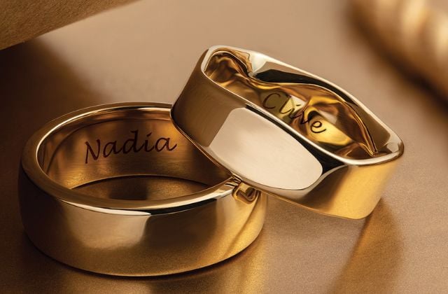Khắc tên trên nhẫn vàng cặp cho các cặp đôi