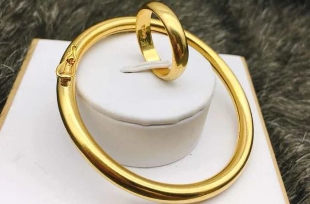 Vàng non là vàng có hàm lượng vàng nguyên chất rất thấp, có tỷ lệ bán lại không cao