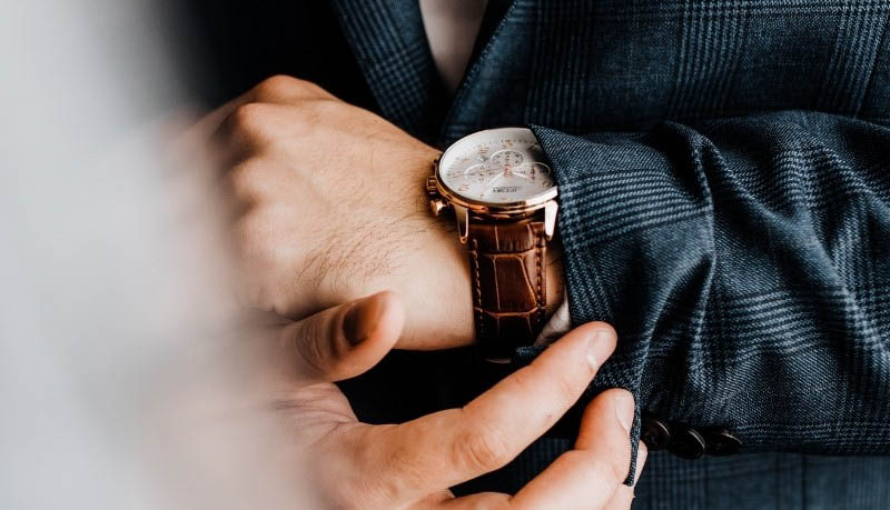 cach chinh dong ho co chay dung gio