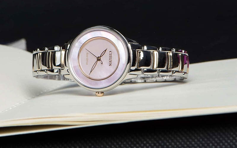 cach chon dong ho cho nu tay nho