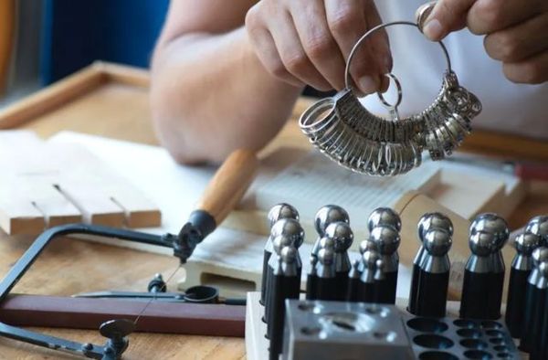 cách làm rộng nhẫn tại nhà