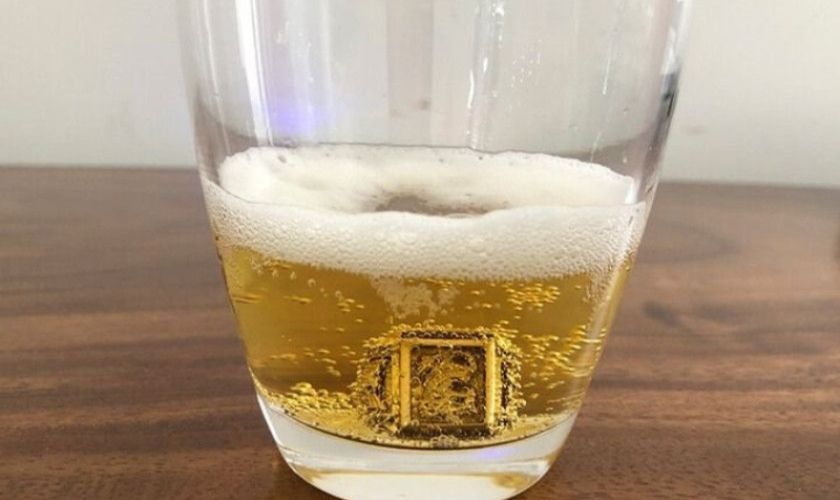 Làm sáng vàng tây hiệu quả với bia