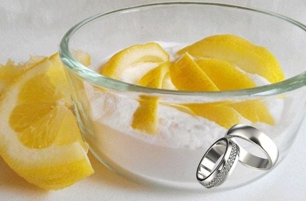 Dùng nước chanh và muối làm sáng vàng trắng hiệu quả