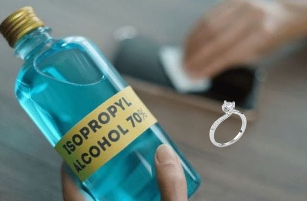 Sử dụng cồn isopropyl giúp làm sáng vàng trắng hiệu quả