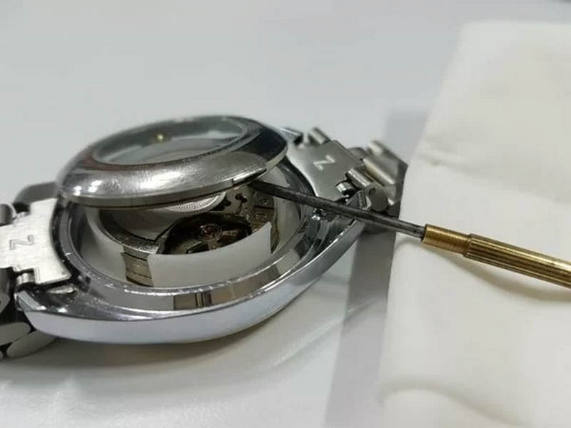 cach mo dong ho deo tay