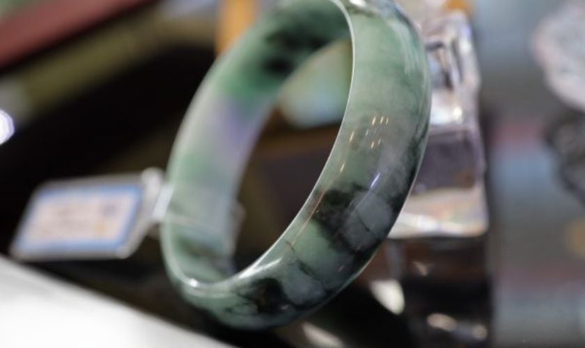 Quan sát vân đá và tạp chất qua kính hiển thị