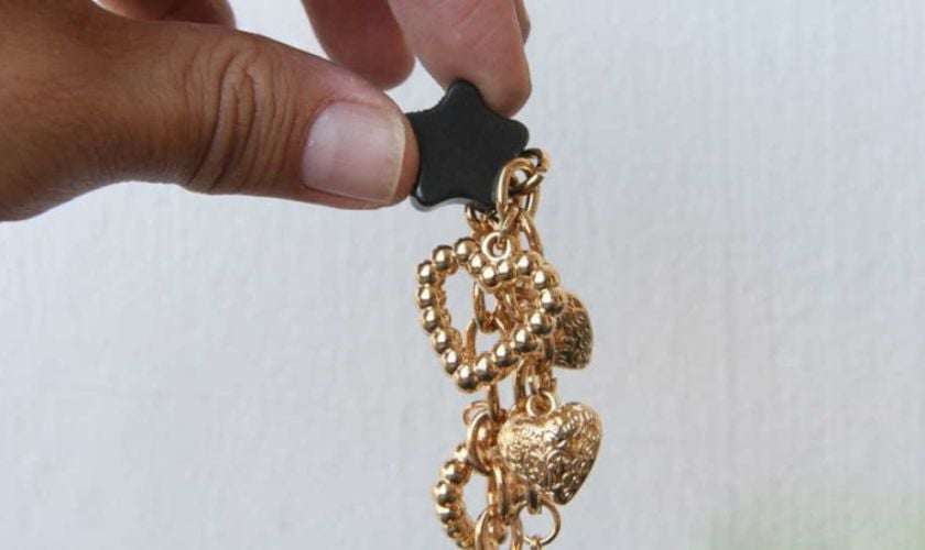 Dùng nam châm để thử