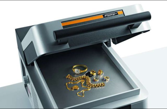 Sử dụng máy thử vàng điện tử là cách nhận biết vàng thật chuẩn xác nhất