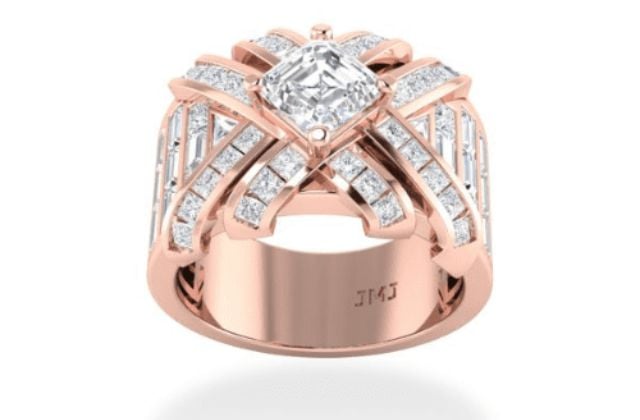 Vàng thật thường được khắc các ký hiệu về độ tuổi vàng, tên thương hiệu trên bề mặt