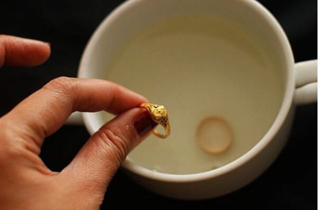 Nhận biết vàng và đồng bằng giấm