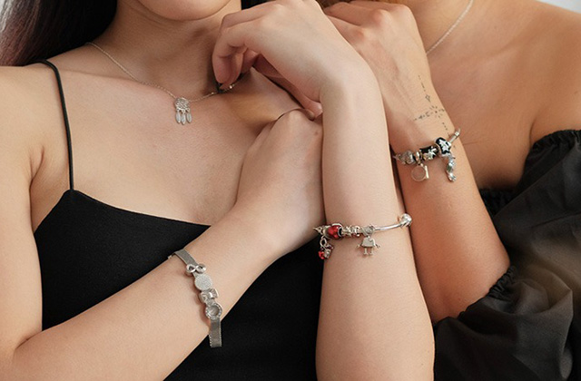 Vòng Charm: Ý Nghĩa Độc Đáo Cùng Các Loại Charm Phổ Biến Nhất 15 Vòng tay charm thu hút may mắn