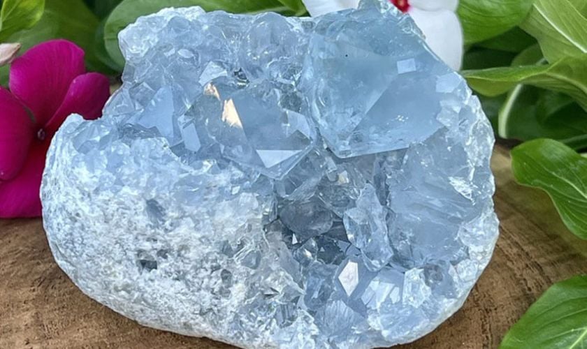 Đặc điểm của đá Celestine