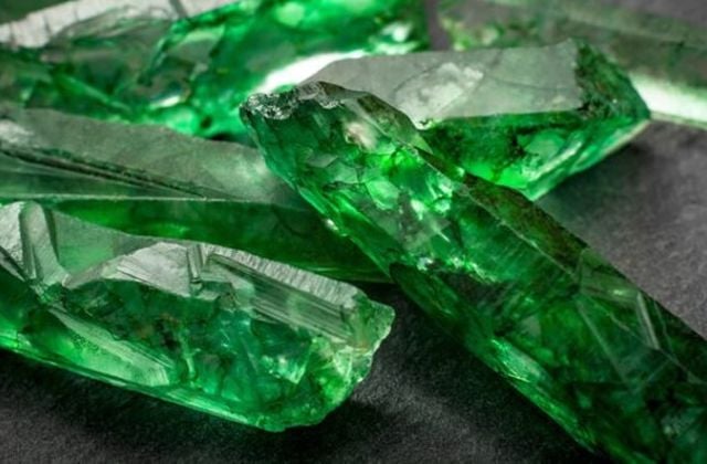 Cách nhận biết đá Emeral thật hay giả