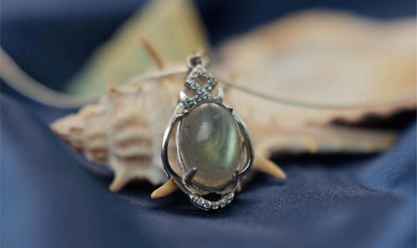 Ứng dụng thực tế của đá Hắc Nguyệt Quang