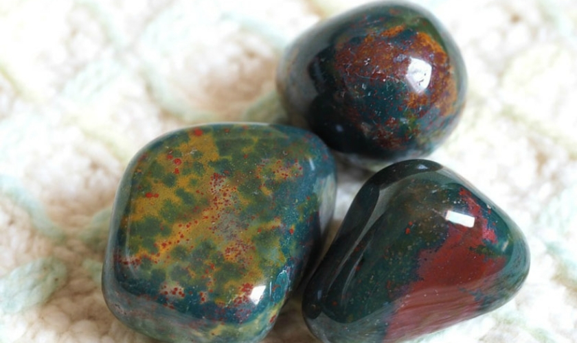 Đá huyết rồng là gì