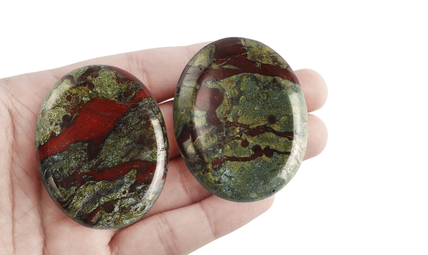 Ý nghĩa phong thủy của đá huyết rồng