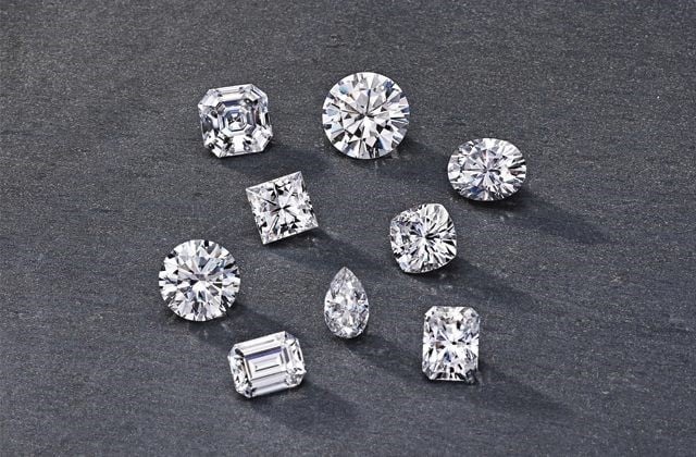 Đá Moissanite còn được gọi là đá quý nhân tạo Mois