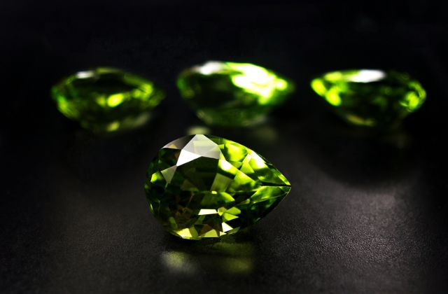 Đá Peridot giúp xoa dịu vết thương cả về thể chất và tinh thần