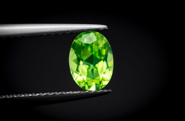 Carat là đơn vị đo lường chất lượng, giá trị của đá quý Peridot