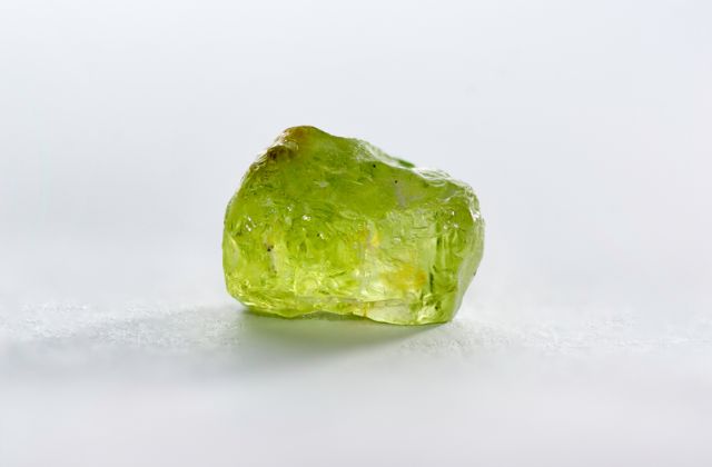 Trang sức đá quý Peridot màu xanh Olive có mức giá cao trên thị trường