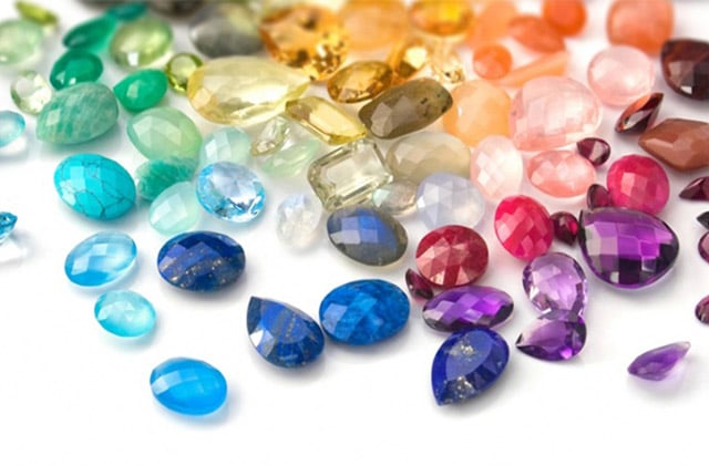 Đá quý hiện nay được chế tác thành trang sức vì vẻ đẹp và ý nghĩa phong thuỷ mang lại