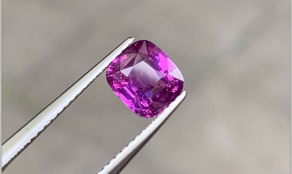 đá ruby có mấy màu