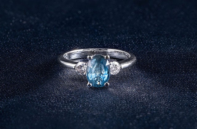 Đá Sapphire mang đến trí tuệ và sự thịnh vượng cho gia chủ