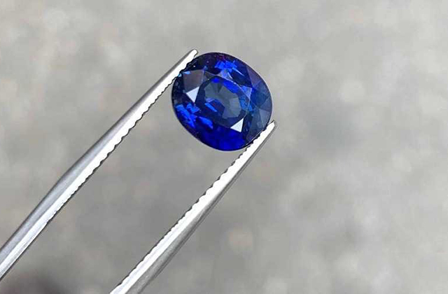 Viên Sapphire có càng ít tạp chất thì giá trị càng cao